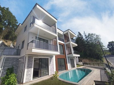 Satılık Havuzlu Müstakil Villa